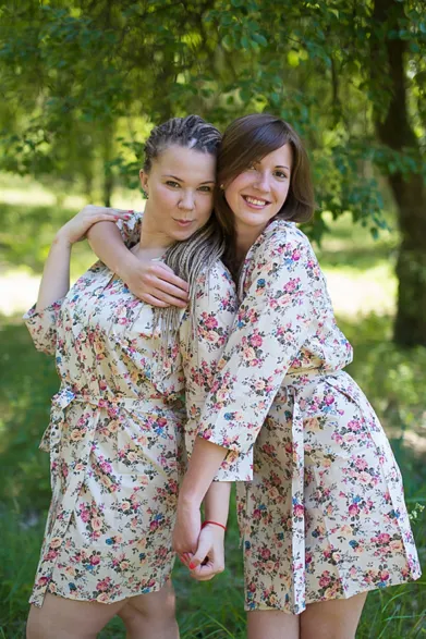 Ivory Vintage Chic Floral Pattern Bridesmaids Robes