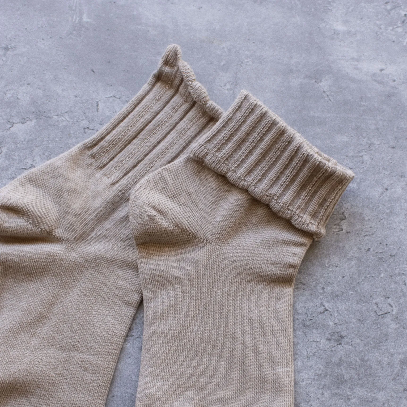 Scallop Socks in Beige